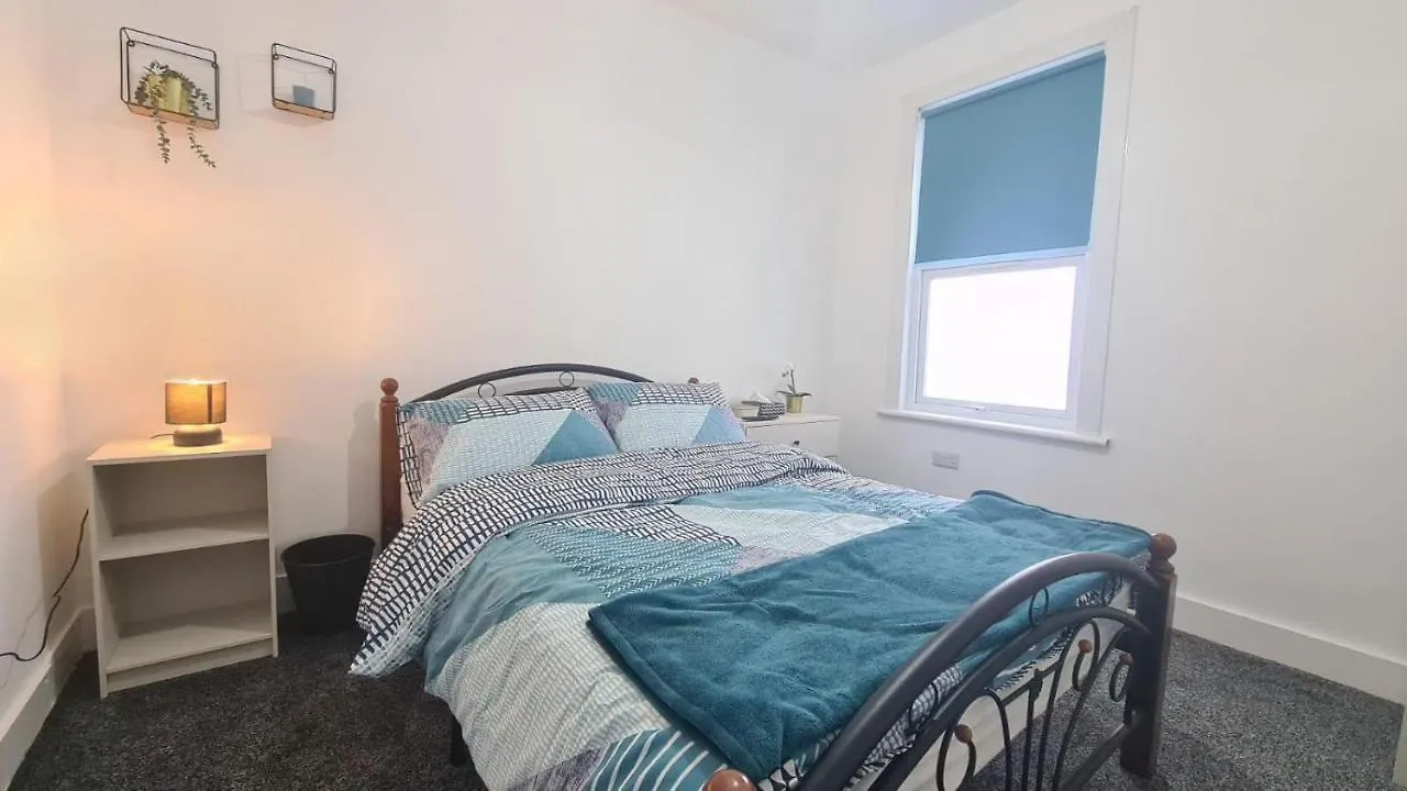 Spacious Room In Manor Park London