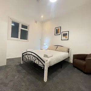 Private Double In Stratford Homestay