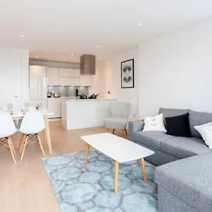 Stunning 2 Bed - Canary Wharf Apartment