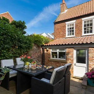 https://cobble-cottage-whitby-yo21-3ap-2.yorkshirehotels.net
