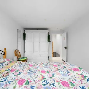 https://thackeray-road.cambridgehotelsuk.com